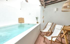 Costa Inn Beach House With Pool By Homeful Homes