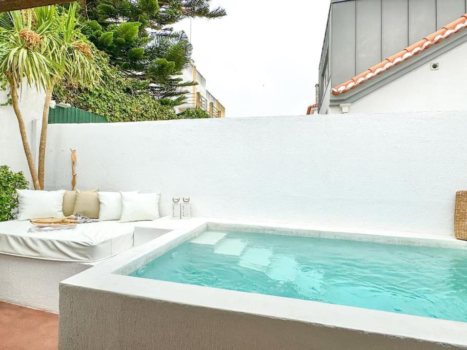 Costa Inn Beach House With Pool By Homeful Homes Costa da Caparica Exterior photo