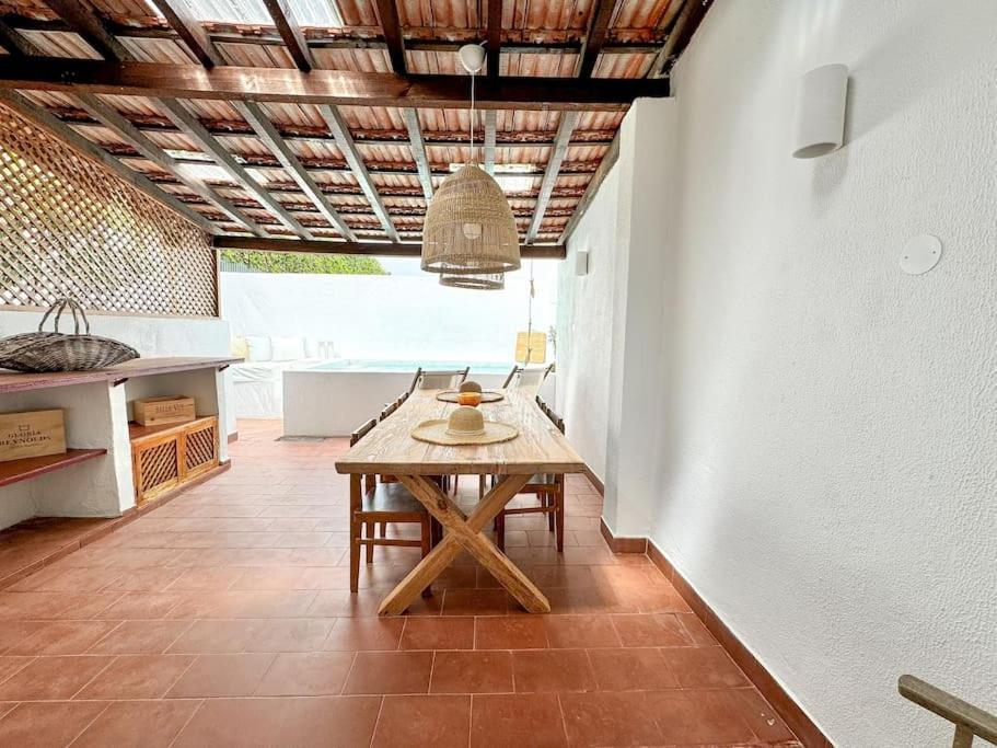 Costa Inn Beach House With Pool By Homeful Homes Costa da Caparica Exterior photo